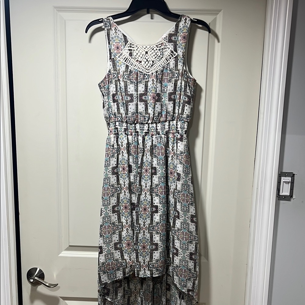 Elegant Sleeveless Patterned Dress
